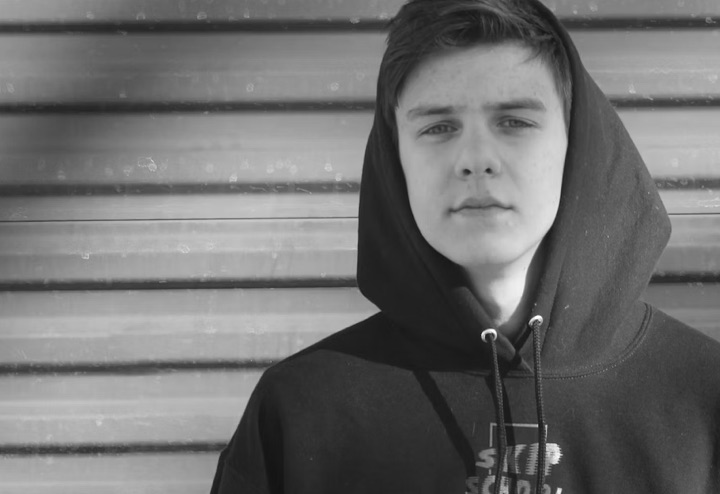 pat-cronin-presentations-youth-1 Young teenager in high school affected by social violence